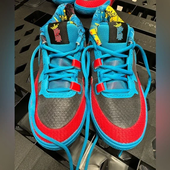 Nike Kyrie 8 GO SE Basketball Shoes - Picture 2 of 7